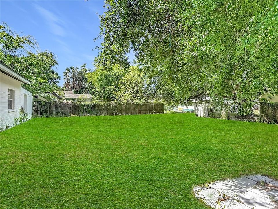 For Sale: $159,900 (2 beds, 1 baths, 648 Square Feet)