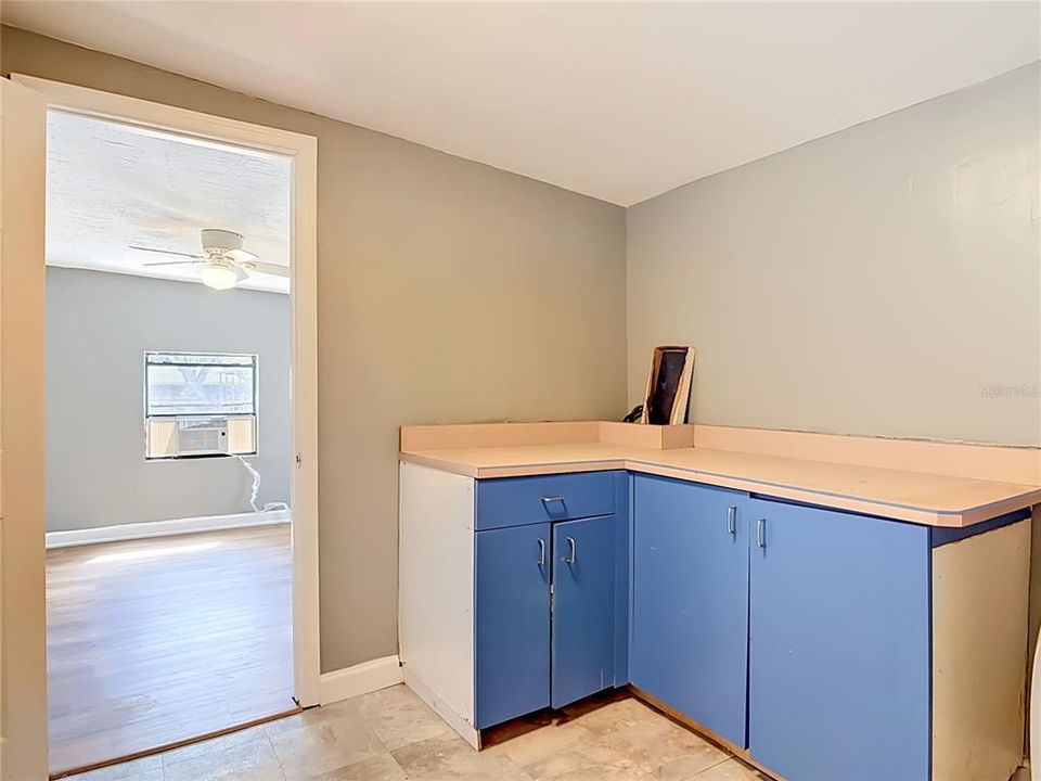 For Sale: $159,900 (2 beds, 1 baths, 648 Square Feet)