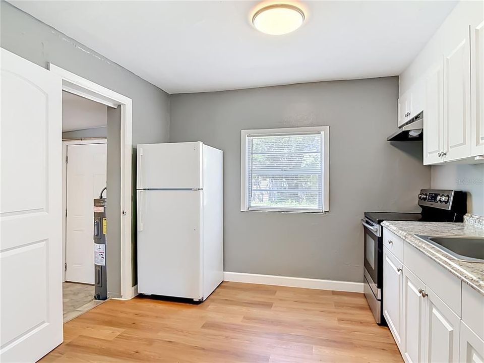 For Sale: $159,900 (2 beds, 1 baths, 648 Square Feet)