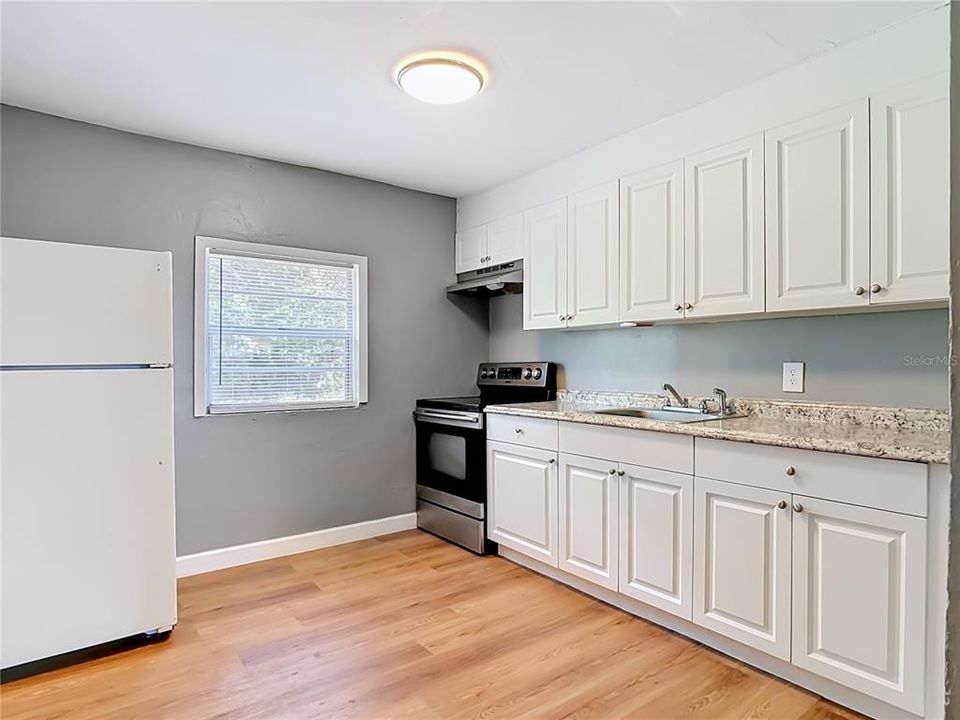 For Sale: $159,900 (2 beds, 1 baths, 648 Square Feet)