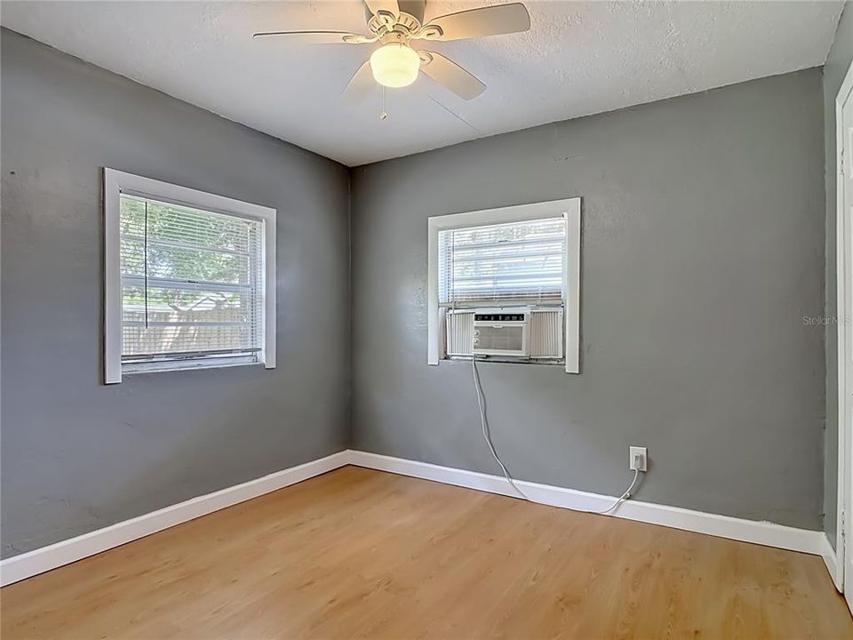 For Sale: $159,900 (2 beds, 1 baths, 648 Square Feet)