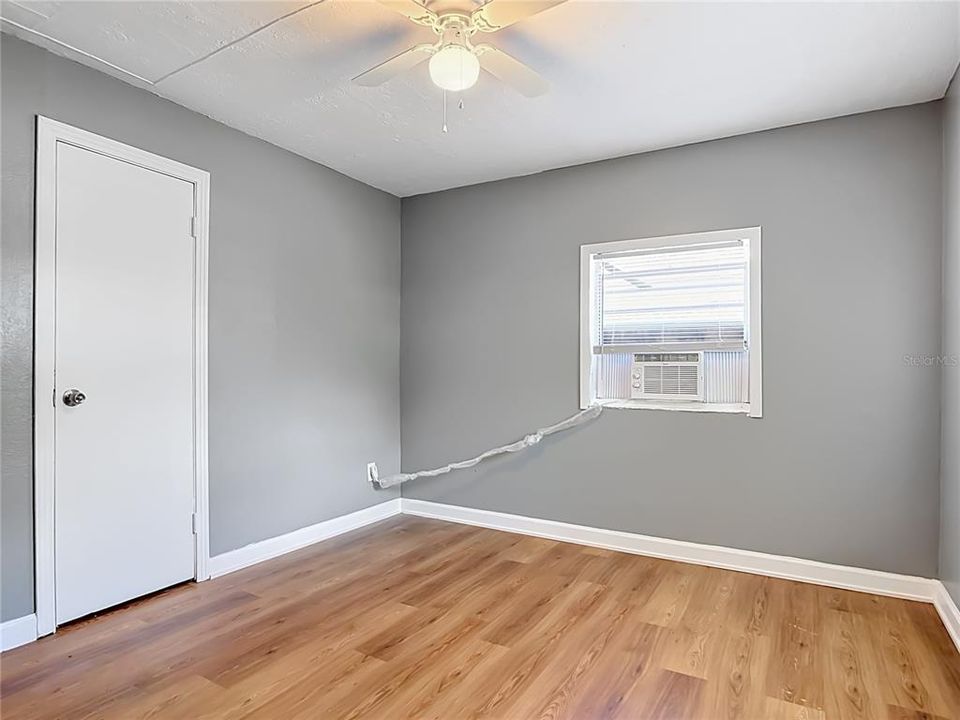 For Sale: $159,900 (2 beds, 1 baths, 648 Square Feet)