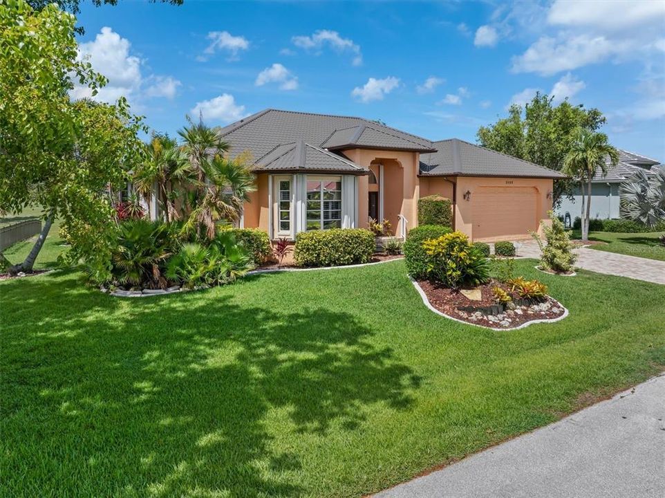 En Venta: $599,900 (3 camas, 2 baños, 2674 Pies cuadrados)