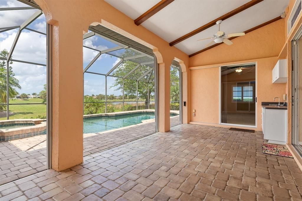 En Venta: $599,900 (3 camas, 2 baños, 2674 Pies cuadrados)