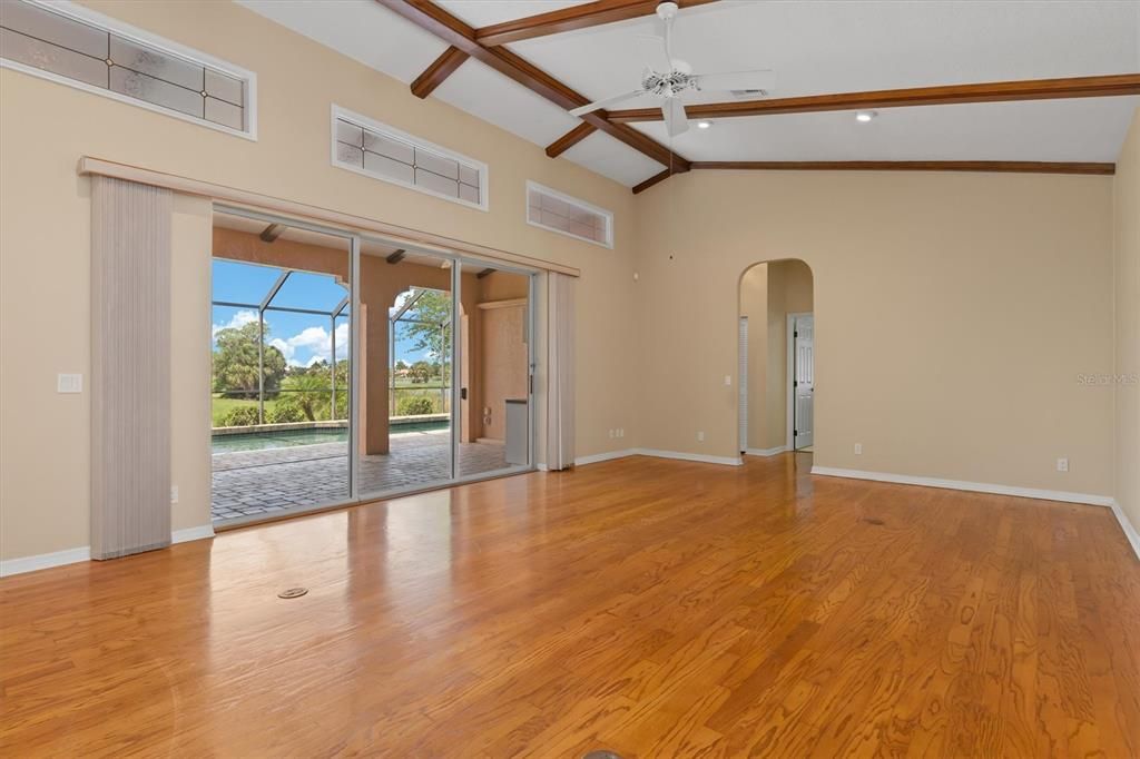 En Venta: $599,900 (3 camas, 2 baños, 2674 Pies cuadrados)