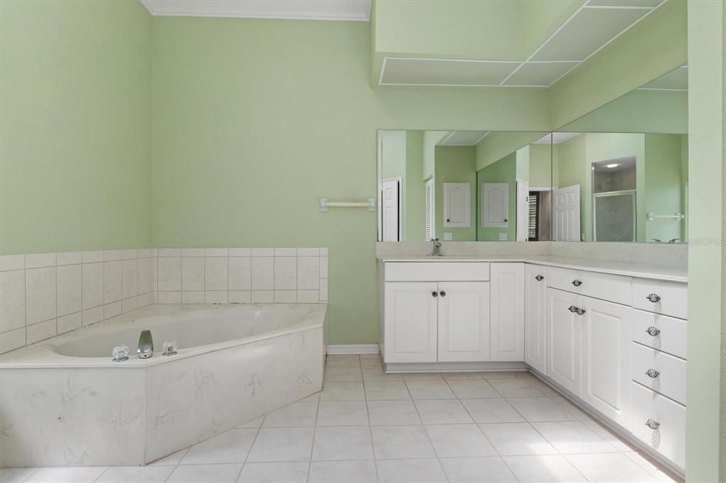 En Venta: $599,900 (3 camas, 2 baños, 2674 Pies cuadrados)