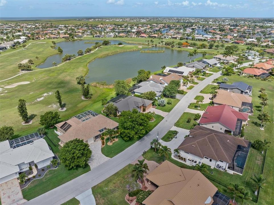 En Venta: $599,900 (3 camas, 2 baños, 2674 Pies cuadrados)
