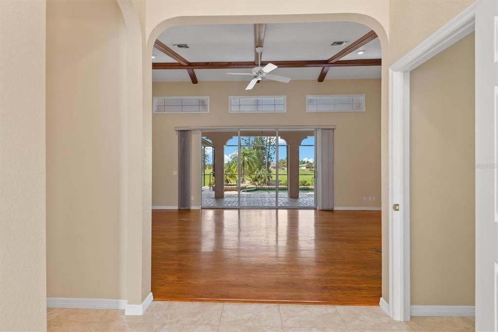 En Venta: $599,900 (3 camas, 2 baños, 2674 Pies cuadrados)