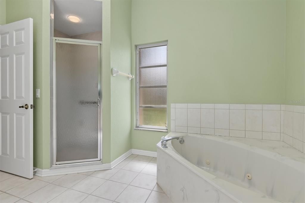 En Venta: $599,900 (3 camas, 2 baños, 2674 Pies cuadrados)