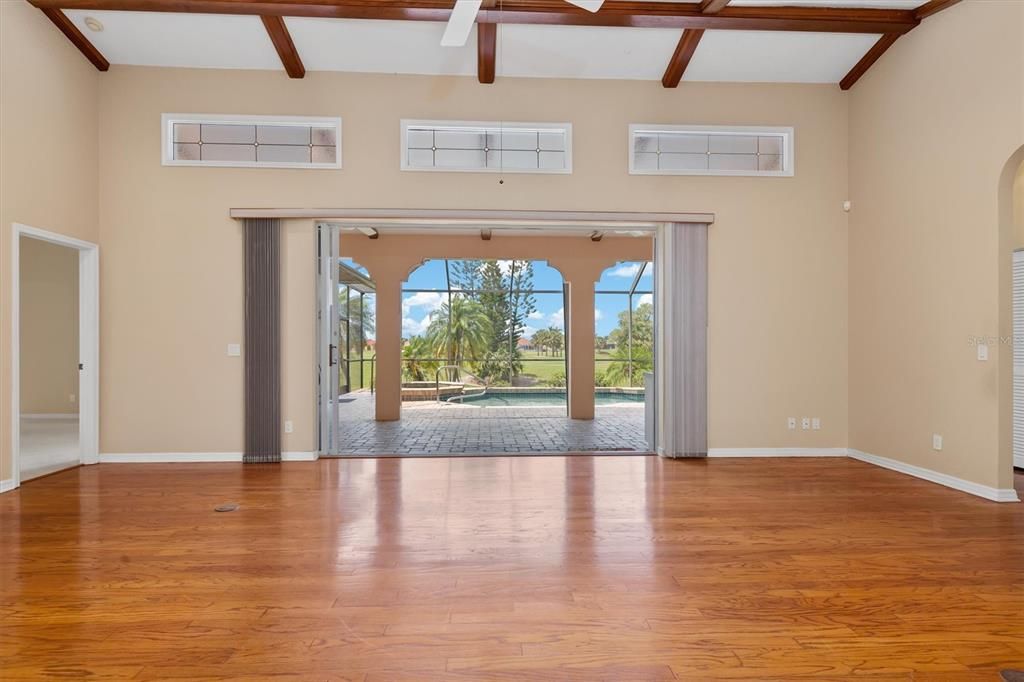 En Venta: $599,900 (3 camas, 2 baños, 2674 Pies cuadrados)