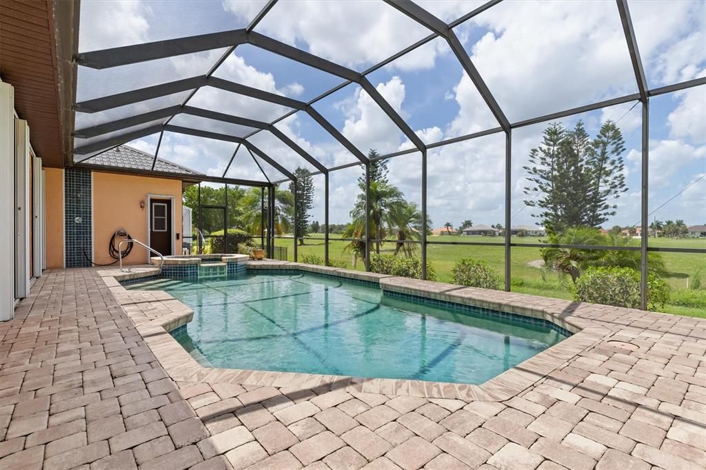 En Venta: $599,900 (3 camas, 2 baños, 2674 Pies cuadrados)
