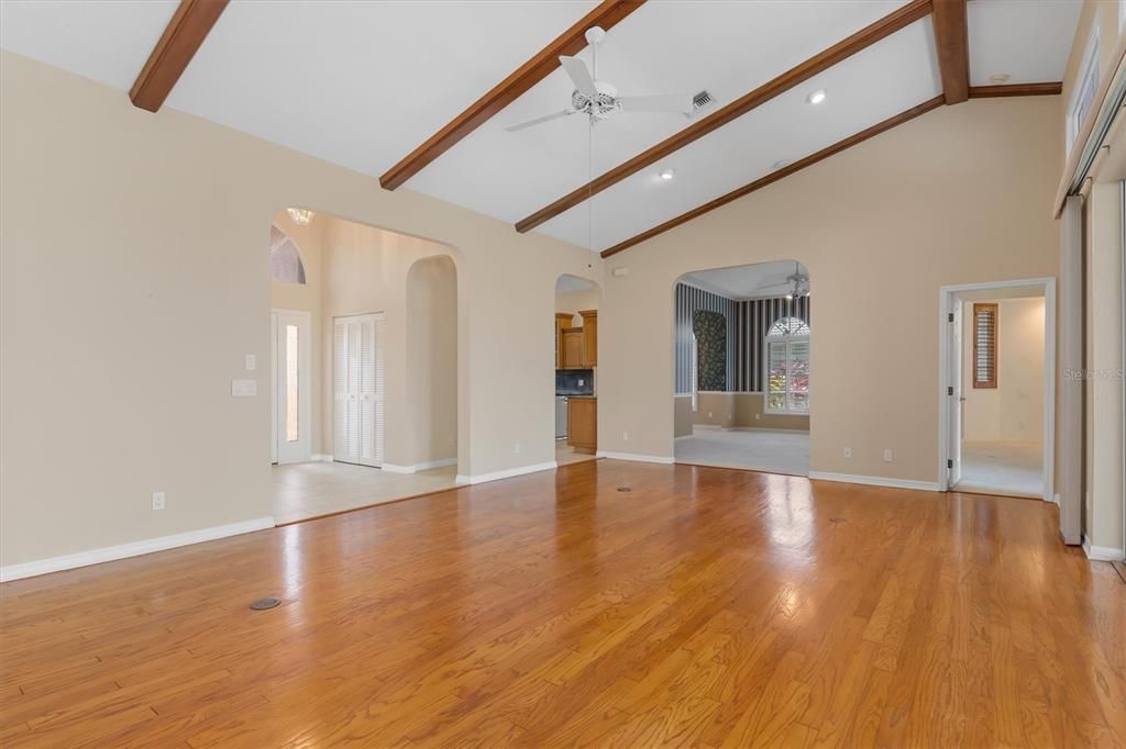 En Venta: $599,900 (3 camas, 2 baños, 2674 Pies cuadrados)