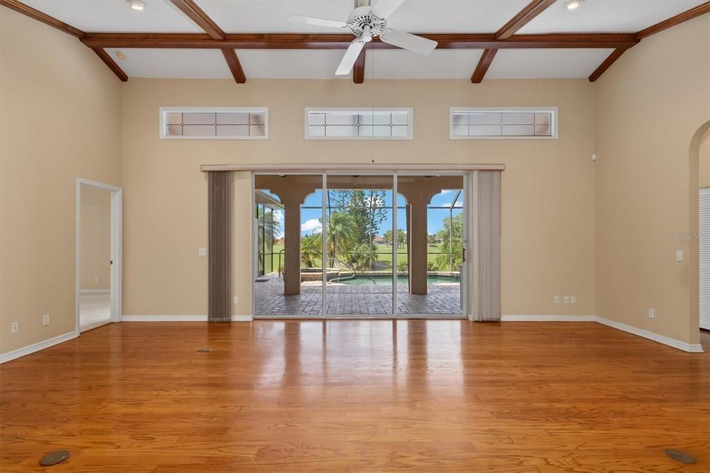 En Venta: $599,900 (3 camas, 2 baños, 2674 Pies cuadrados)