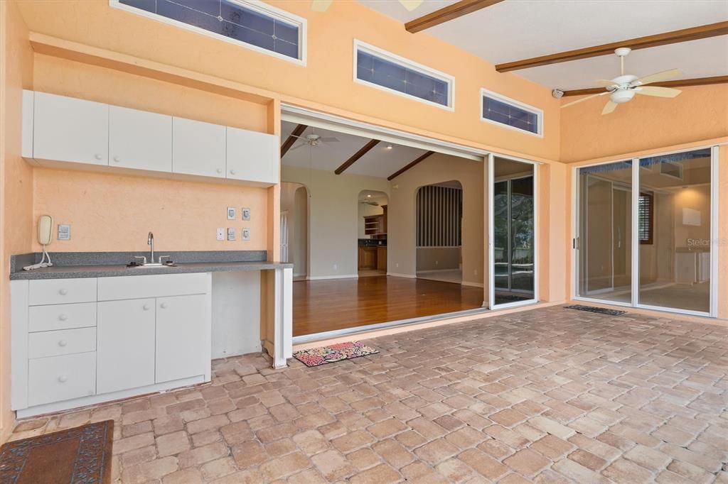 En Venta: $599,900 (3 camas, 2 baños, 2674 Pies cuadrados)