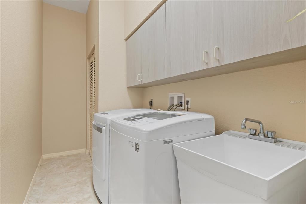 En Venta: $599,900 (3 camas, 2 baños, 2674 Pies cuadrados)