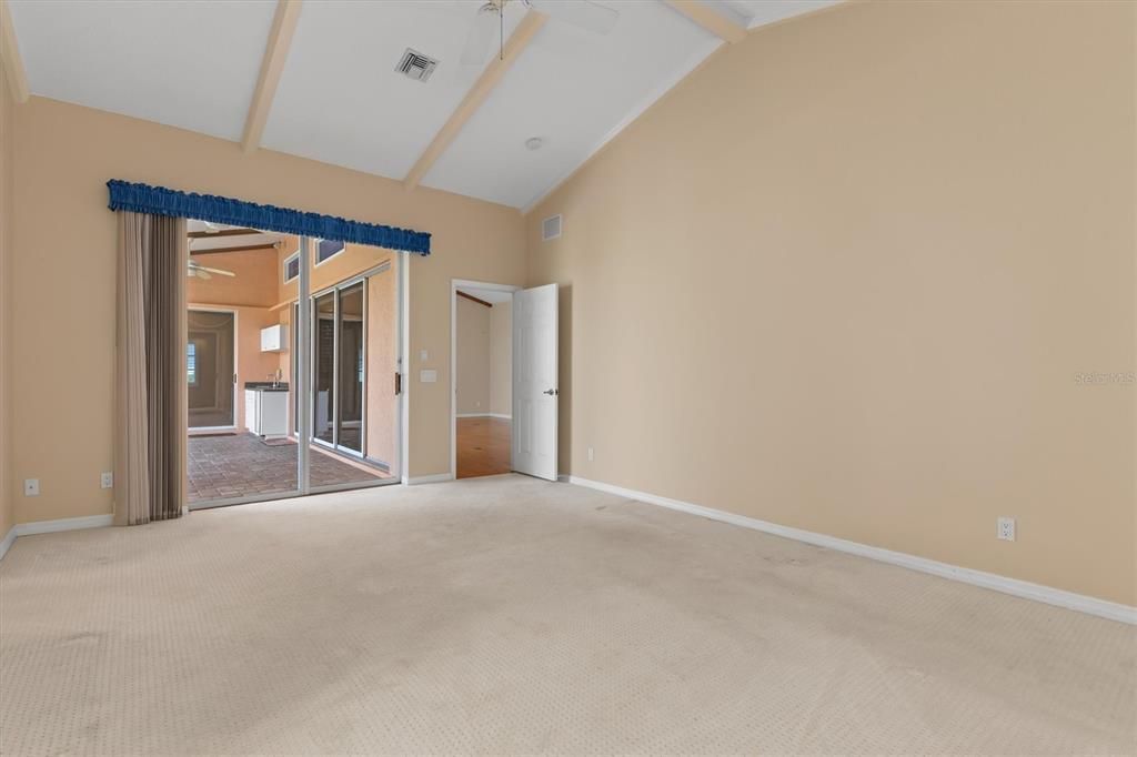 En Venta: $599,900 (3 camas, 2 baños, 2674 Pies cuadrados)