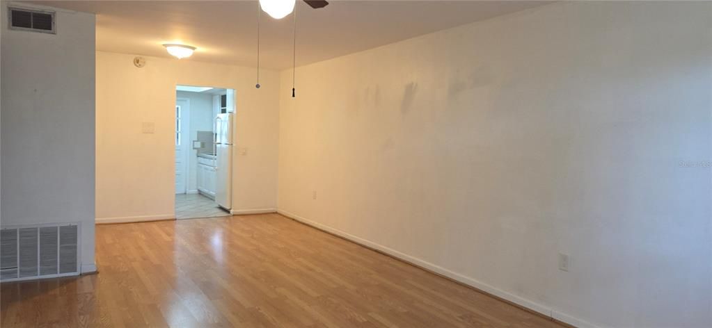 На продажу: $99,900 (2 спален, 1 ванн, 847 Квадратных фут)