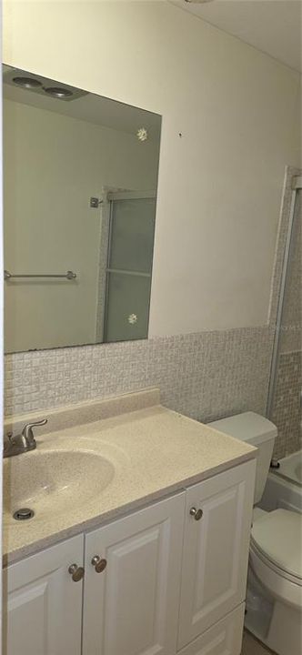 На продажу: $99,900 (2 спален, 1 ванн, 847 Квадратных фут)