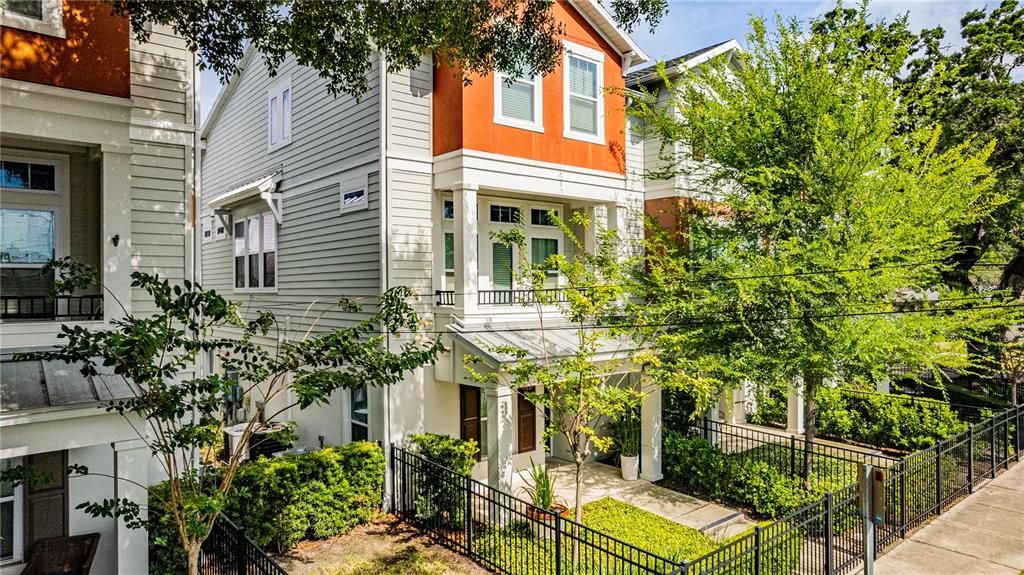 For Sale: $659,000 (3 beds, 3 baths, 1880 Square Feet)