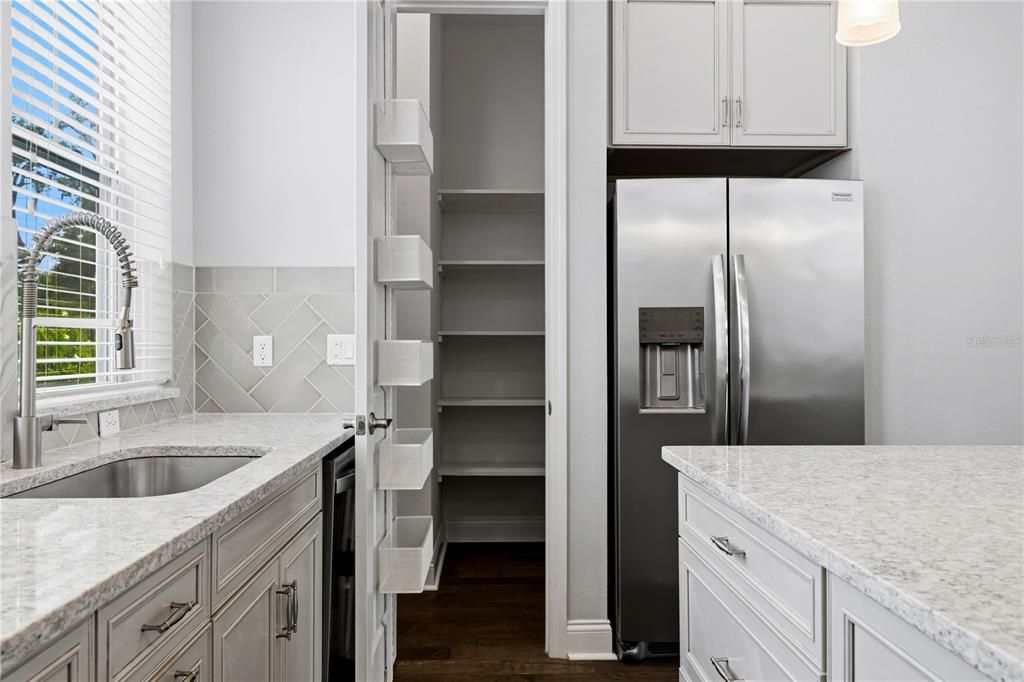 For Sale: $659,000 (3 beds, 3 baths, 1880 Square Feet)