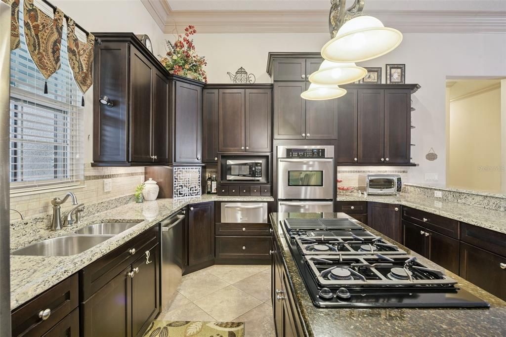 For Sale: $1,295,000 (4 beds, 5 baths, 4186 Square Feet)