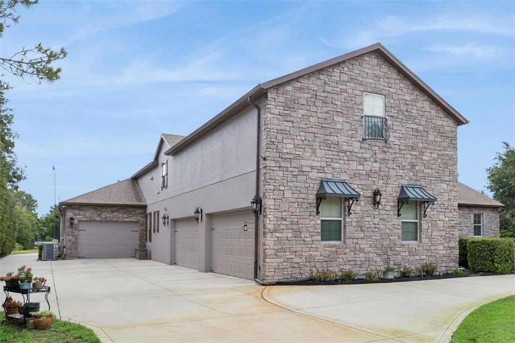 For Sale: $1,295,000 (4 beds, 5 baths, 4186 Square Feet)