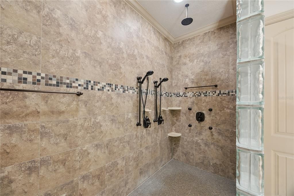 For Sale: $1,295,000 (4 beds, 5 baths, 4186 Square Feet)