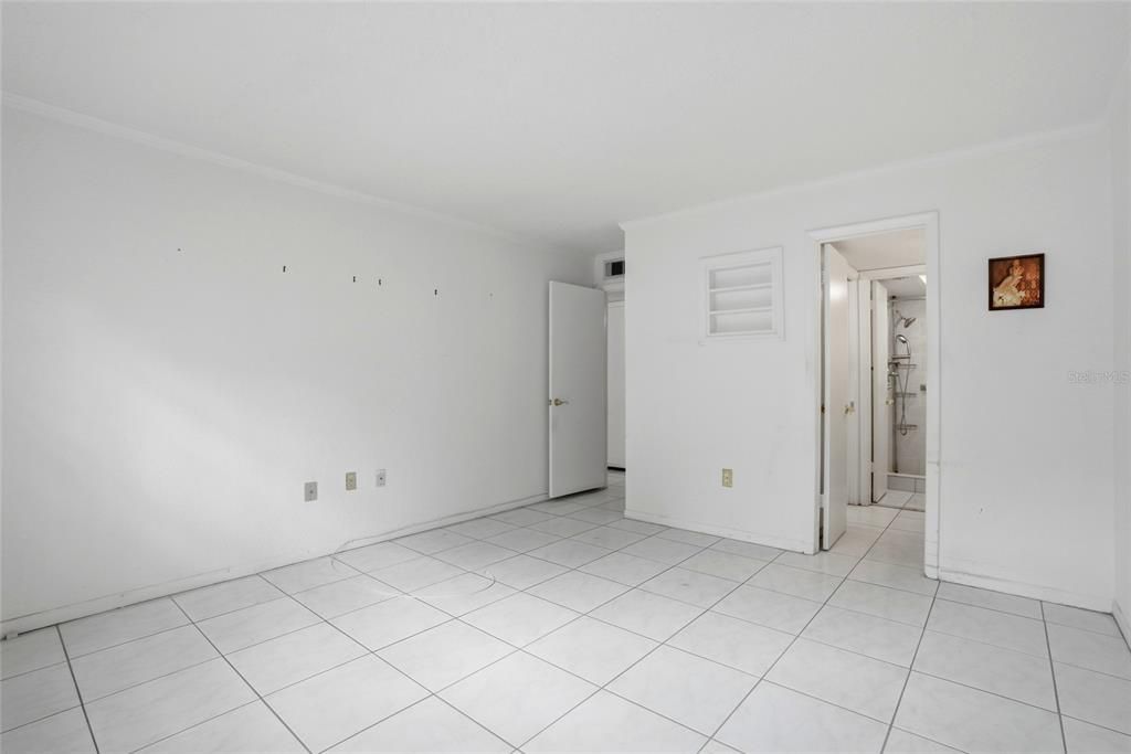 Active With Contract: $140,000 (3 beds, 2 baths, 1176 Square Feet)