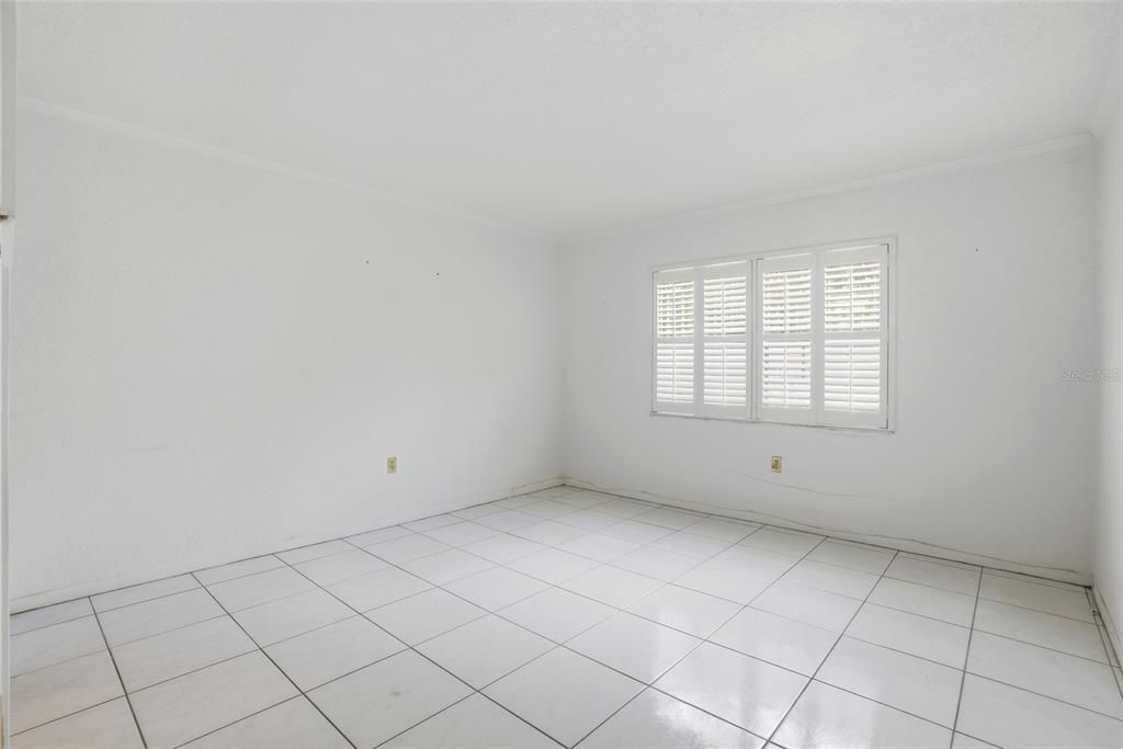 Active With Contract: $140,000 (3 beds, 2 baths, 1176 Square Feet)