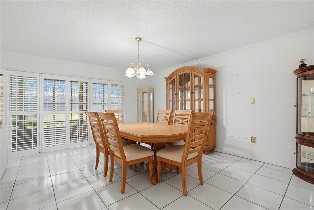 Active With Contract: $140,000 (3 beds, 2 baths, 1176 Square Feet)