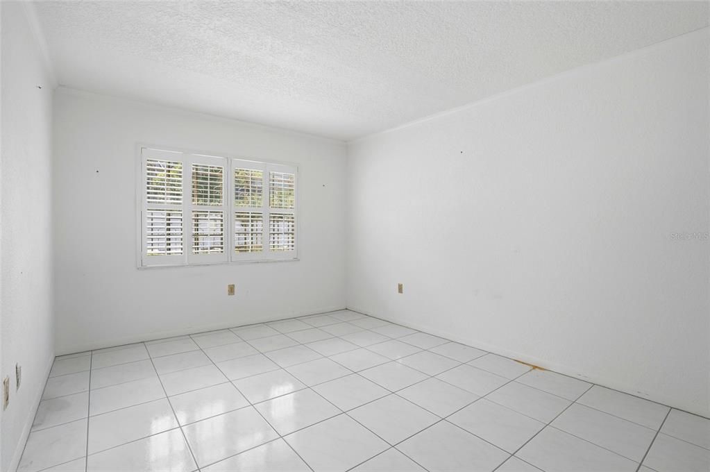 Active With Contract: $140,000 (3 beds, 2 baths, 1176 Square Feet)