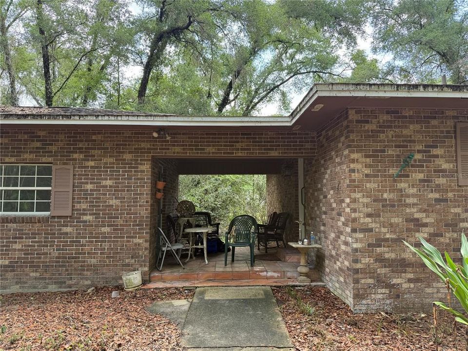 For Sale: $290,000 (2 beds, 1 baths, 1251 Square Feet)