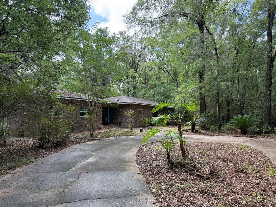 For Sale: $290,000 (2 beds, 1 baths, 1251 Square Feet)