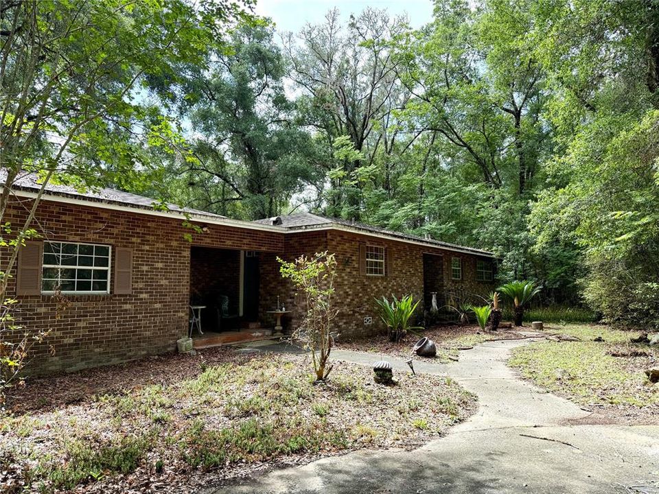 For Sale: $290,000 (2 beds, 1 baths, 1251 Square Feet)