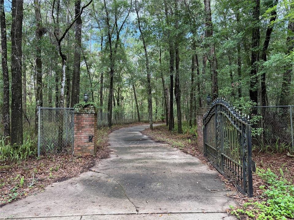 For Sale: $290,000 (2 beds, 1 baths, 1251 Square Feet)