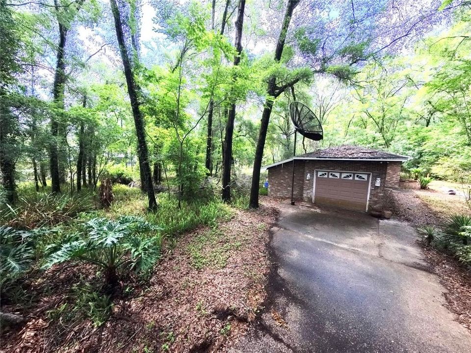 For Sale: $290,000 (2 beds, 1 baths, 1251 Square Feet)