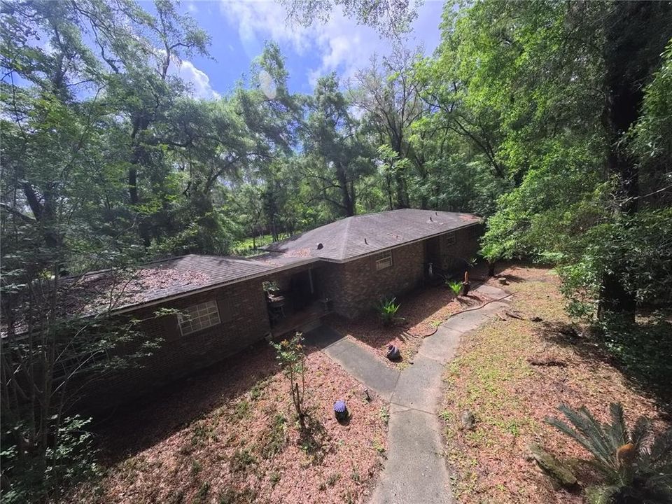 For Sale: $290,000 (2 beds, 1 baths, 1251 Square Feet)