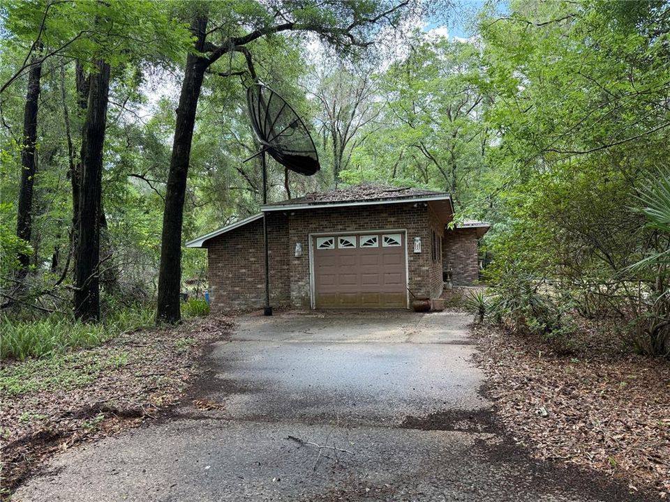 For Sale: $290,000 (2 beds, 1 baths, 1251 Square Feet)