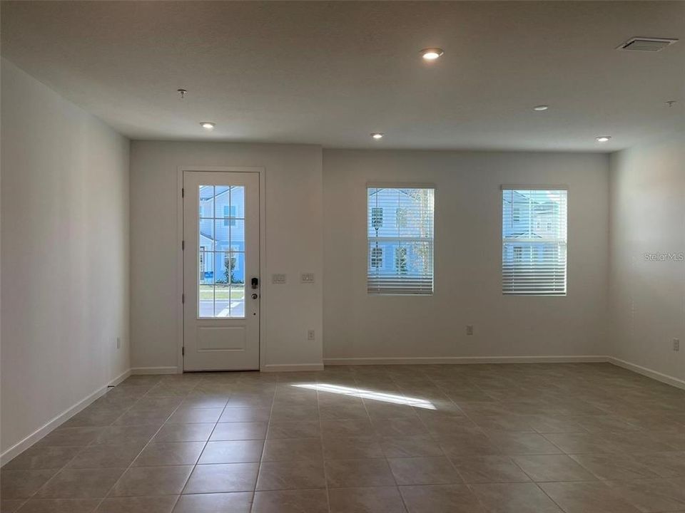 For Rent: $2,350 (3 beds, 2 baths, 1627 Square Feet)