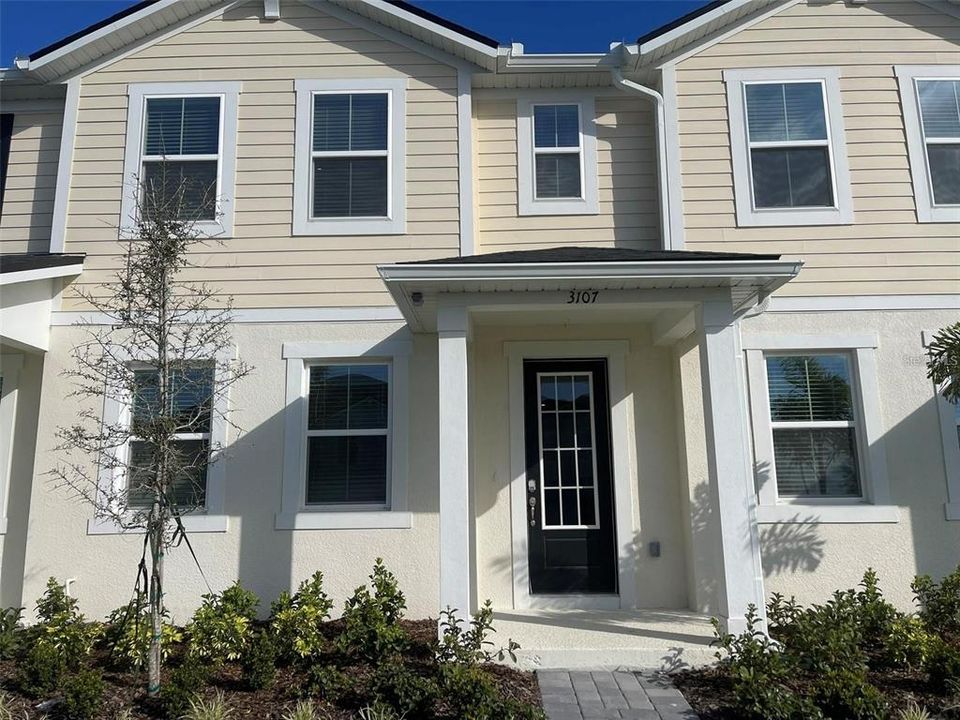 For Rent: $2,350 (3 beds, 2 baths, 1627 Square Feet)