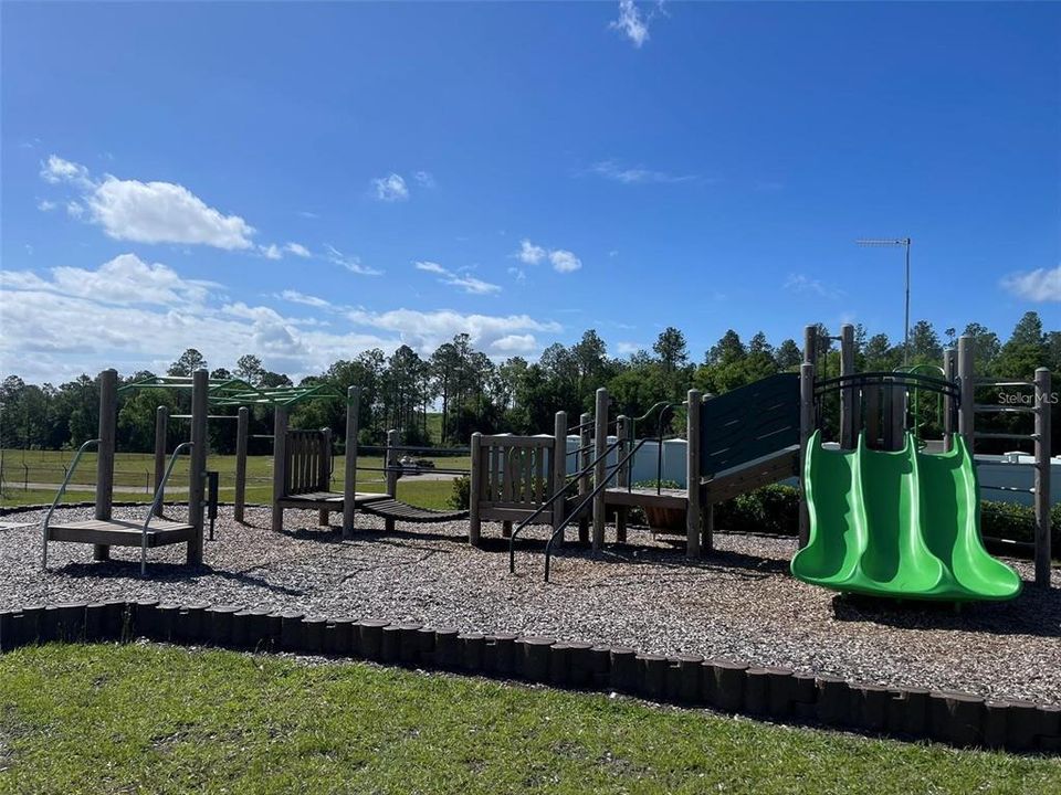 For Rent: $2,350 (3 beds, 2 baths, 1627 Square Feet)