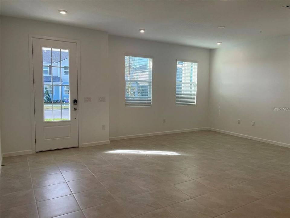For Rent: $2,350 (3 beds, 2 baths, 1627 Square Feet)