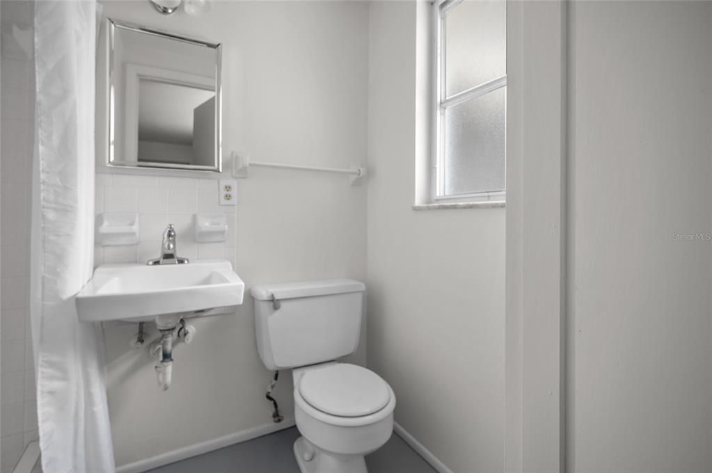 For Sale: $368,900 (2 beds, 2 baths, 1406 Square Feet)