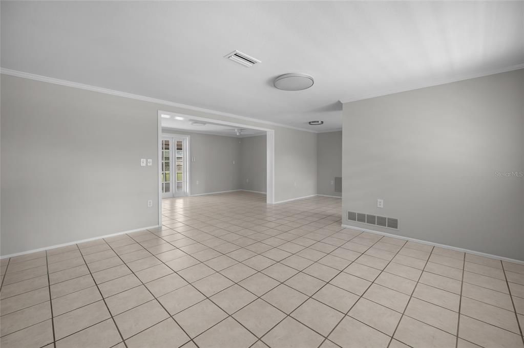 For Sale: $368,900 (2 beds, 2 baths, 1406 Square Feet)