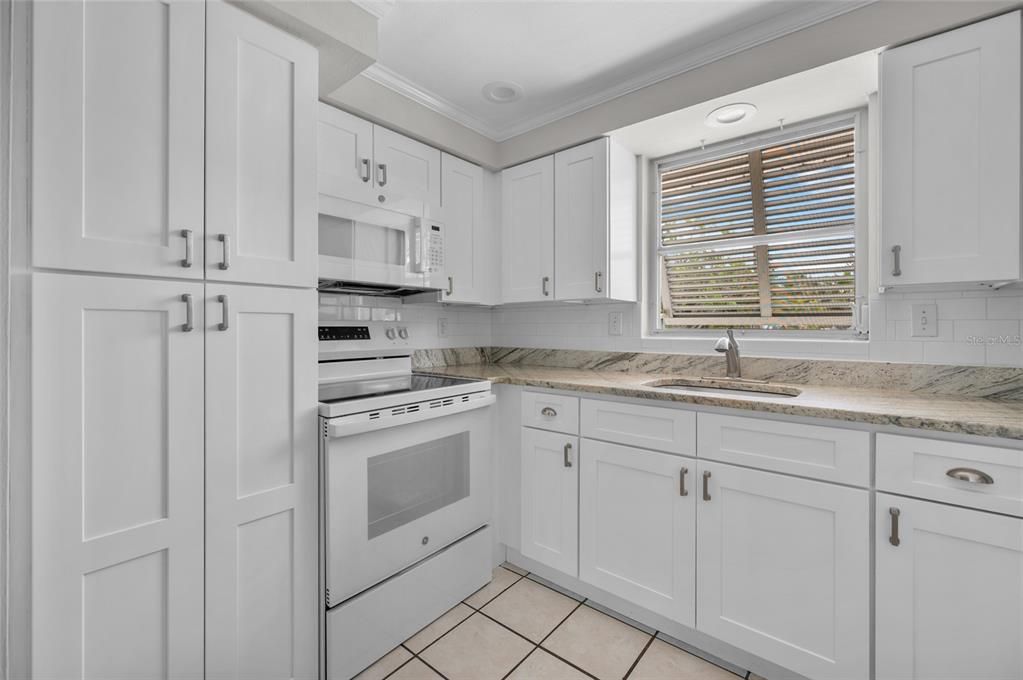 For Sale: $368,900 (2 beds, 2 baths, 1406 Square Feet)