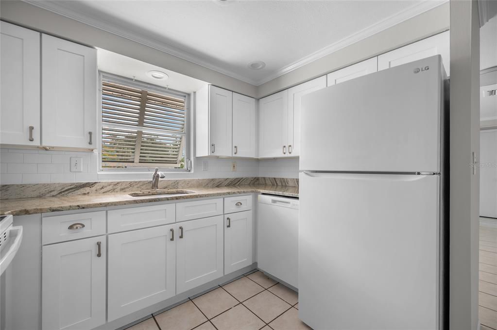 For Sale: $368,900 (2 beds, 2 baths, 1406 Square Feet)