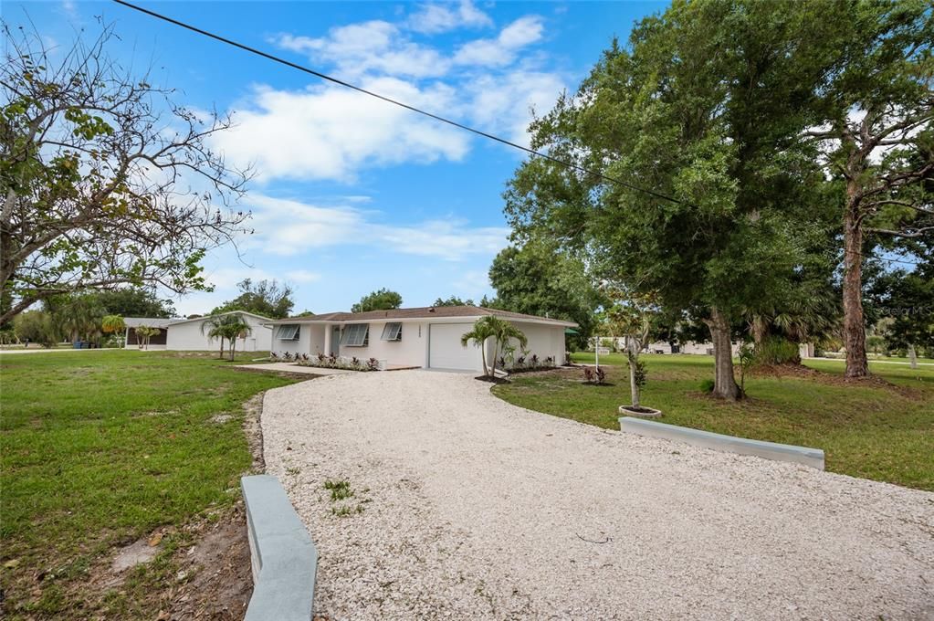 For Sale: $368,900 (2 beds, 2 baths, 1406 Square Feet)