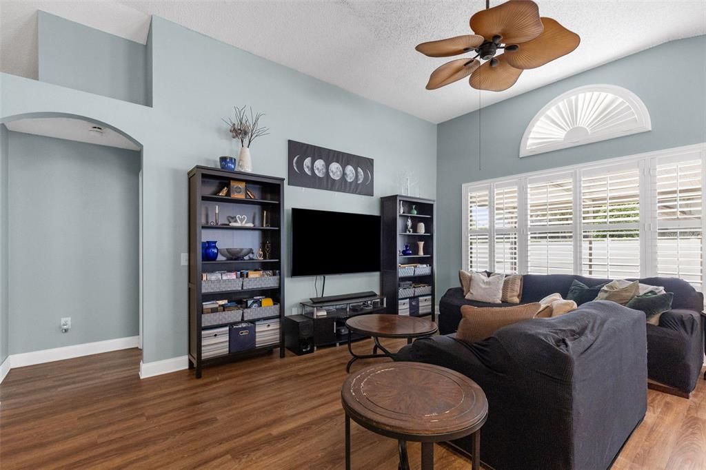 For Sale: $468,000 (3 beds, 2 baths, 1549 Square Feet)