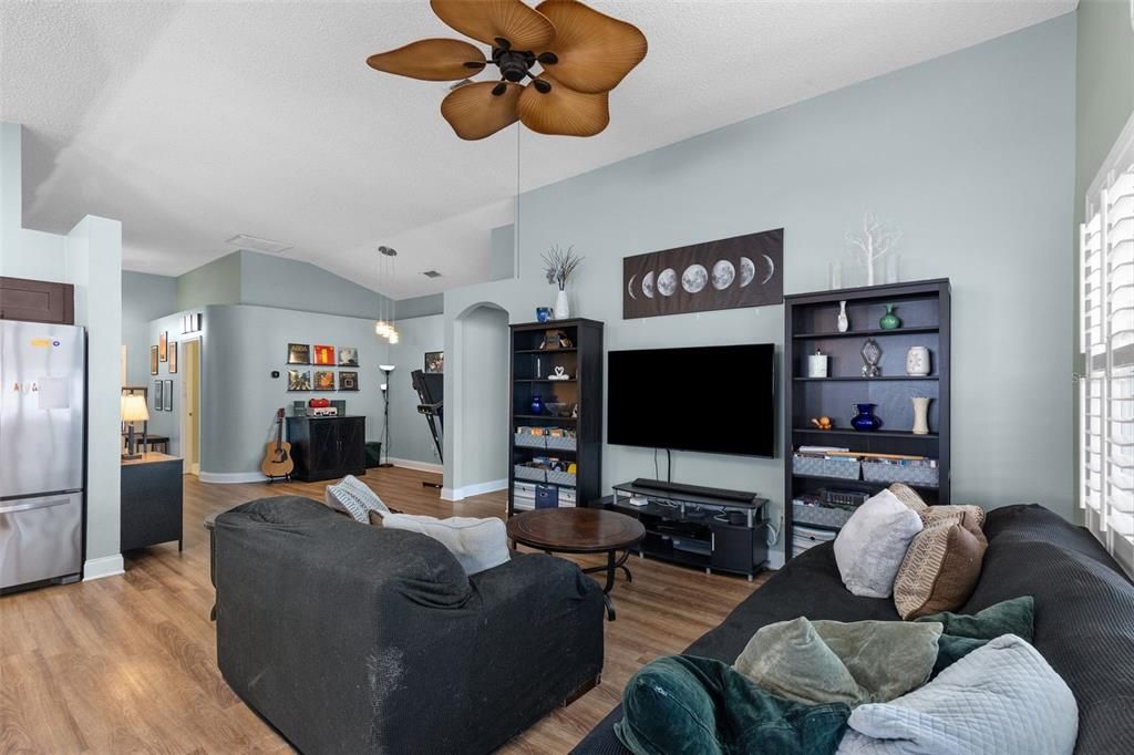 For Sale: $468,000 (3 beds, 2 baths, 1549 Square Feet)