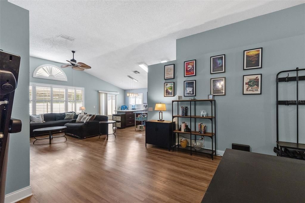 For Sale: $468,000 (3 beds, 2 baths, 1549 Square Feet)